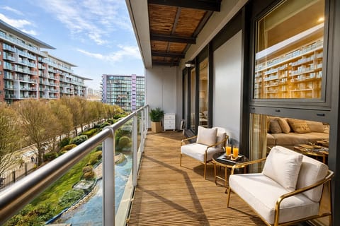 LuxuryLondonStays - Battersea Power Station 2Bed 2Bath, Riverside Balcony Terrace, AC, 1000MB internet speed