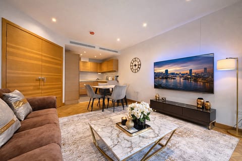LuxuryLondonStays - Battersea Power Station 2Bed 2Bath, Riverside Balcony Terrace, AC, 1000MB internet speed