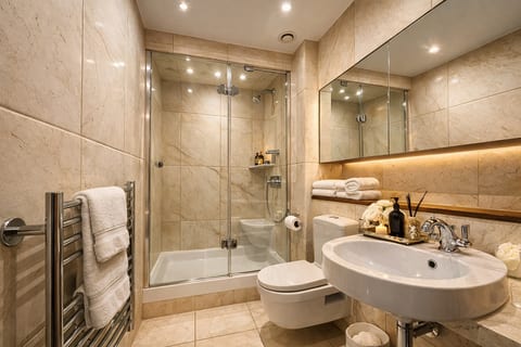 LuxuryLondonStays - Battersea Power Station 2Bed 2Bath, Riverside Balcony Terrace, AC, 1000MB internet speed