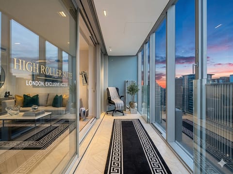 LuxuryLondonStays - Battersea power station Emperor Suite
