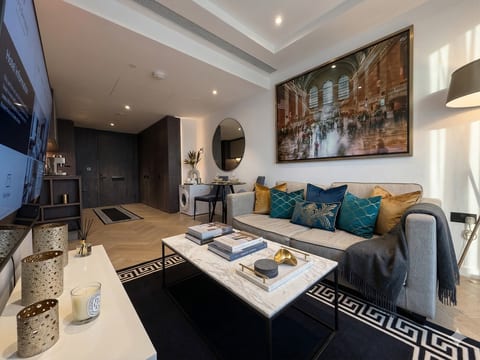 LuxuryLondonStays - Battersea power station Emperor Suite