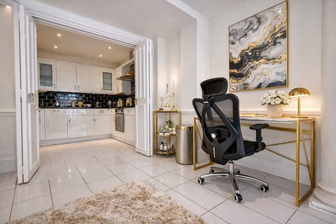 LuxuryLondonStays - Knightsbridge & South Kensington, Private Garden Super King 2Beds 2Bath by Hyde Park & Royal Albert Hall