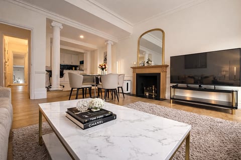LuxuryLondonStays - Knightsbridge & South Kensington, Private Garden Super King 2Beds 2Bath by Hyde Park & Royal Albert Hall