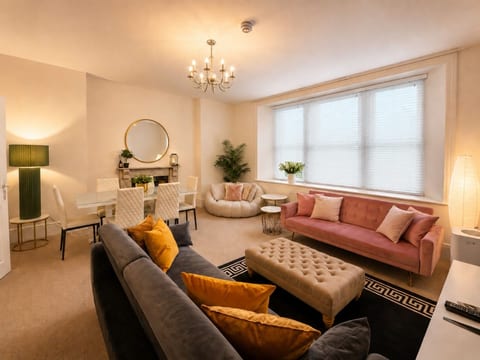 LuxuryLondonStays - 2000ft Huge, 3Bed 3Bath, AC, 5 mins to St James Park, Buckingham Palace