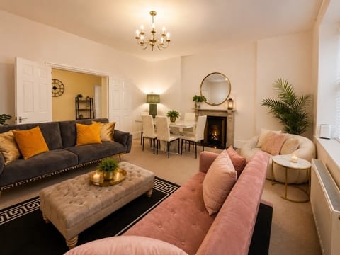 LuxuryLondonStays - 2000ft Huge, 3Bed 3Bath, AC, 5 mins to St James Park, Buckingham Palace