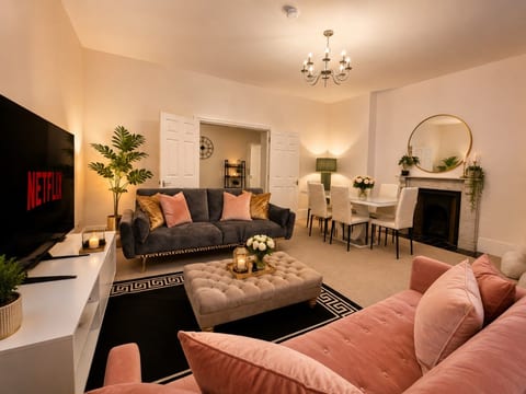 LuxuryLondonStays - 2000ft Huge, 3Bed 3Bath, AC, 5 mins to St James Park, Buckingham Palace