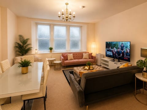 LuxuryLondonStays - 2000ft Huge, 3Bed 3Bath, AC, 5 mins to St James Park, Buckingham Palace