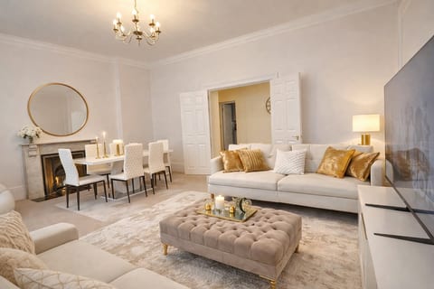 LuxuryLondonStays - 2000ft Huge, 3Bed 3Bath, AC, 5 mins to St James Park, Buckingham Palace