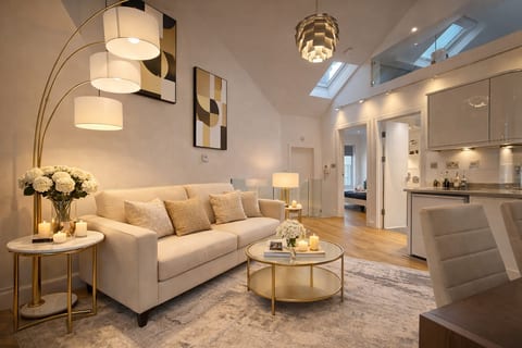 LuxuryLondonStays - Covent Garden Penthouse 2Bd Bright High Cieling