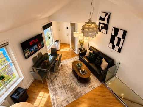 LuxuryLondonStays - Covent Garden Penthouse 2Bd Bright High Cieling