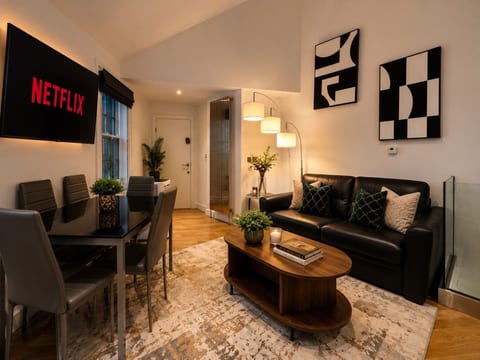 LuxuryLondonStays - Covent Garden Penthouse 2Bd Bright High Cieling