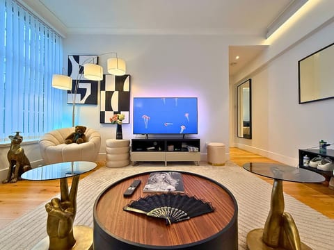 LuxuryLondonStays - Cosy Mayfair Hideout on Prestigious Street