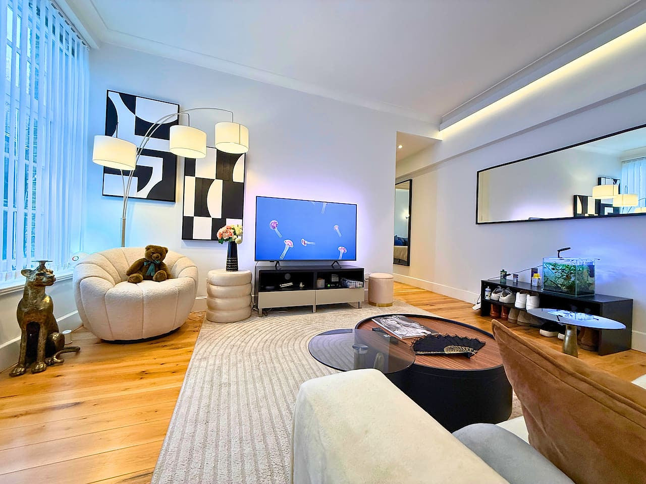 LuxuryLondonStays - Cosy Mayfair Hideout on Prestigious Street