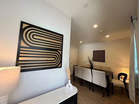 4 Rooms 9 Beds 2 Baths-Sleeps 14-Share Apt-10m chs