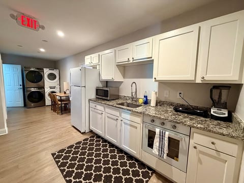 4 Rooms 9 Beds 2 Baths-Sleeps 14-Share Apt-10m chs