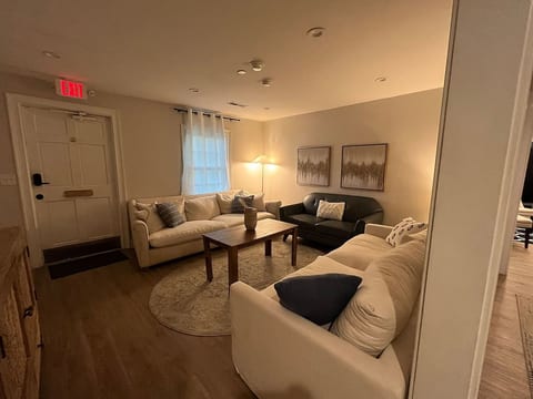Entire 6BR – Sleeps 16, Full Kitchen, 10 mn Boeing