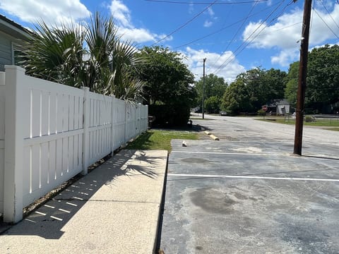 6BR Crew Stay | Kitchen | Parking | Near I-26 - C