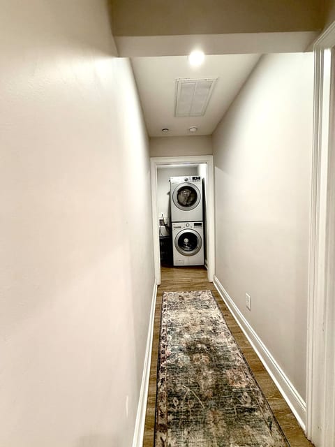 6BR Crew Stay | Kitchen | Parking | Near I-26 - C