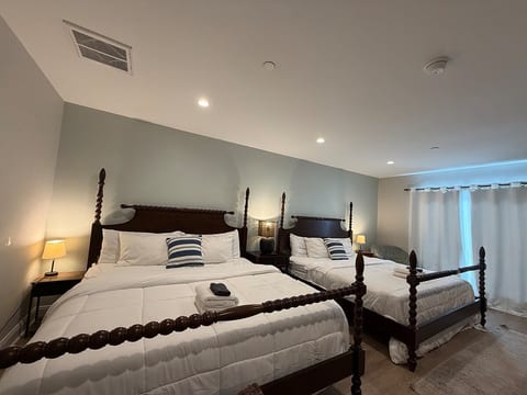 2 Rooms | 3 Kings 1 Bth, Kitchen, 10mn Boeing image 4