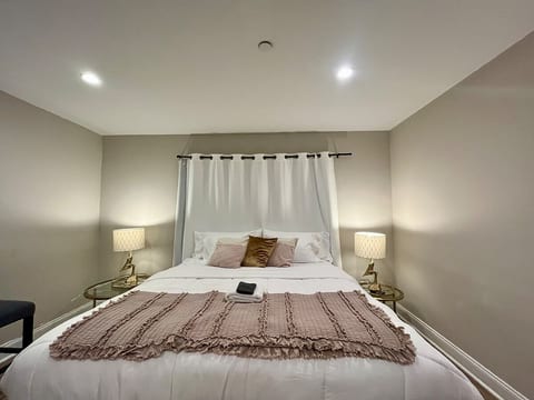 2 Rooms | 3 Kings 1 Bth, Kitchen, 10mn Boeing image 5