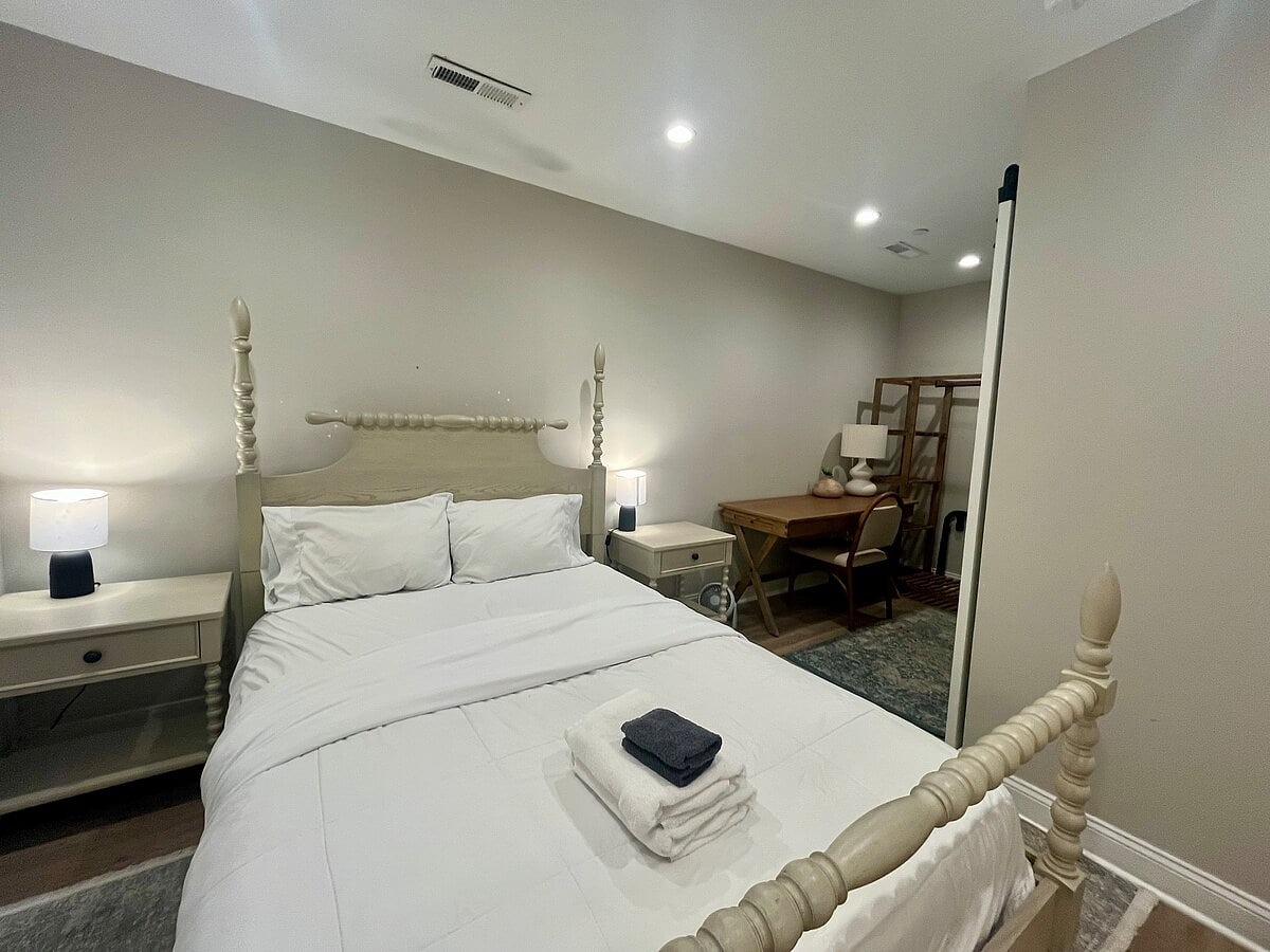 7E Queen w Bath 10 min Airport/Boeing/Peninsula