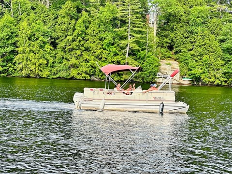 People enjoying the boat ride in front of Cottage private dock . Big boats can be launched 5 mins drive from Upper Hudson River Boat Launch.
Bring your own boat or kayak to enjoy water activities.
