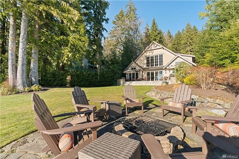 Luxury Lakefront
