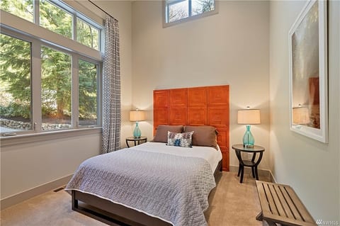 Luxury Lakefront