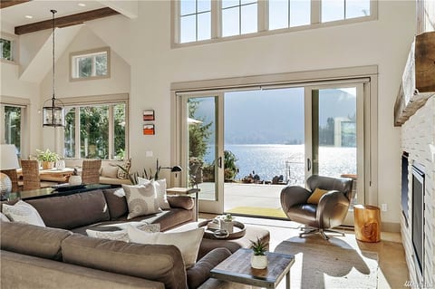 Luxury Lakefront