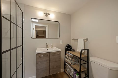 All-Inclusive Modern 2BR Apartment