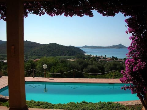 Stunning sea view villa w/private pool - 5 minutes from the beach!