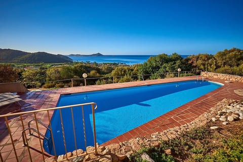 Stunning sea view villa w/private pool - 5 minutes from the beach!