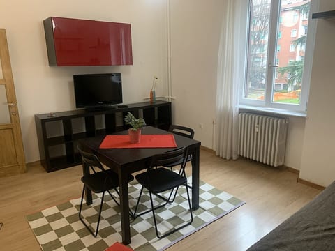 Mecenate 7, spacious two-room apartment 15 minutes from the center image 2