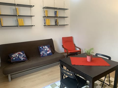 Mecenate 7, spacious two-room apartment 15 minutes from the center image 5
