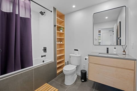 Light & Airy Garden-Level Boutique Stay