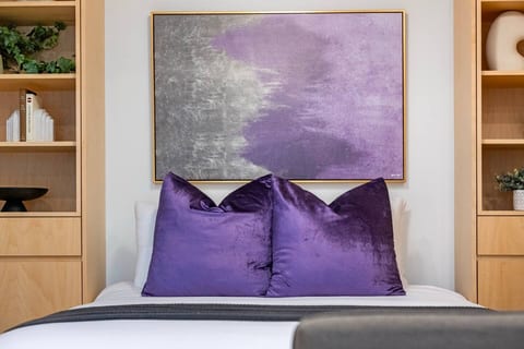Light & Airy Garden-Level Boutique Stay