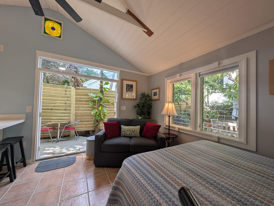 Garden Apartment Sanctuary in Historic District - Key West