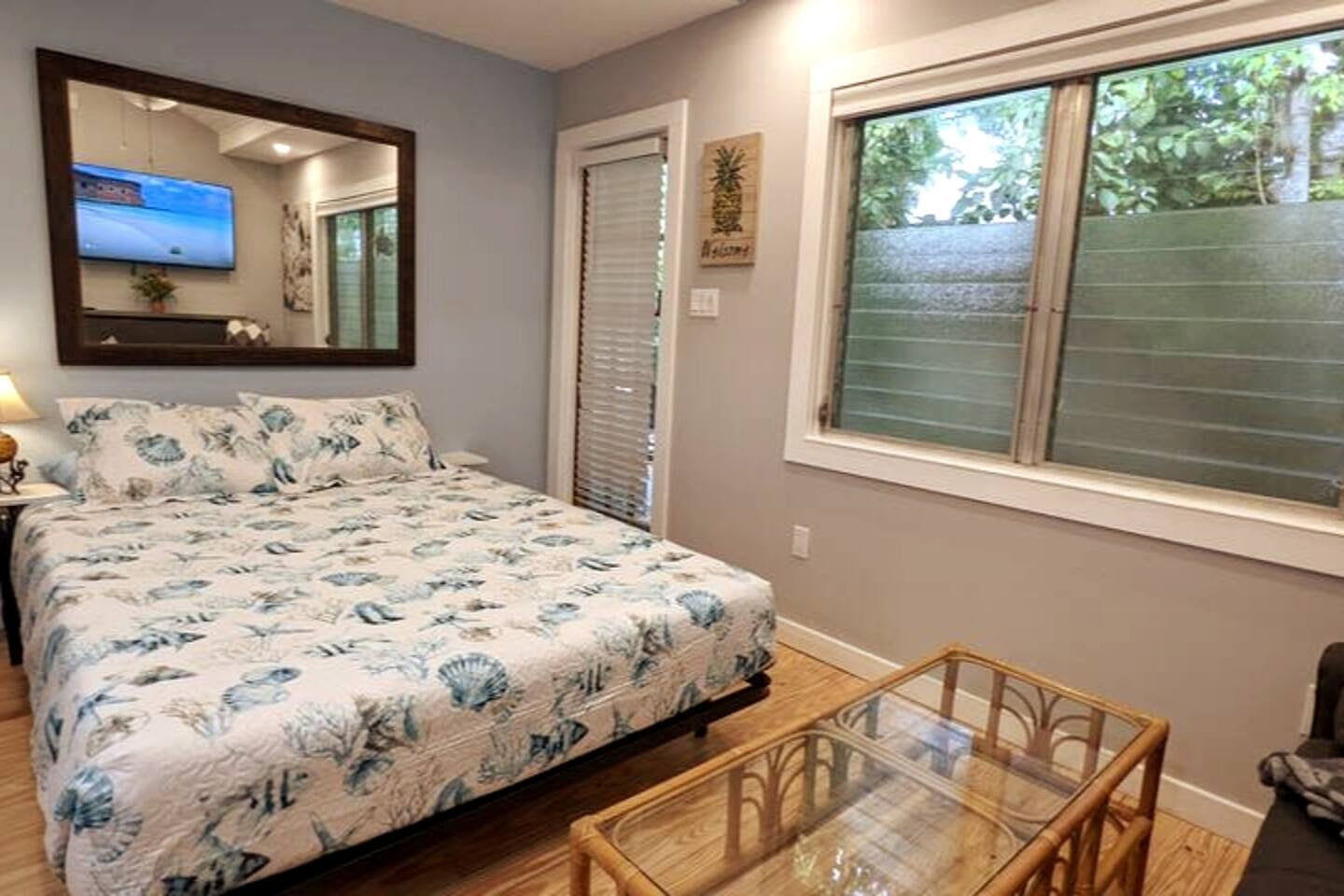 Queen Murphy Bed Old Town Gated Studio, Great Location, Great Value