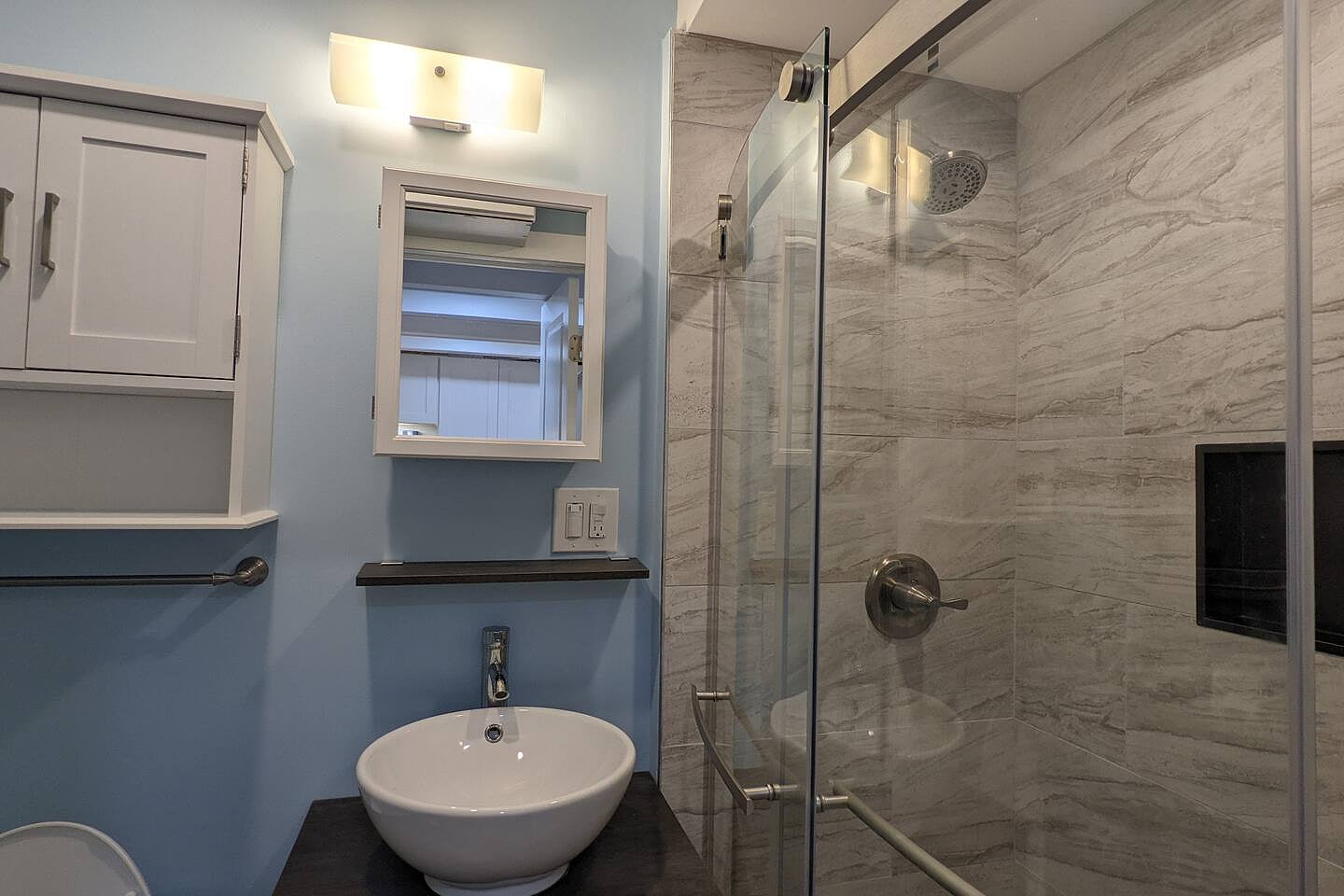 Full size shower