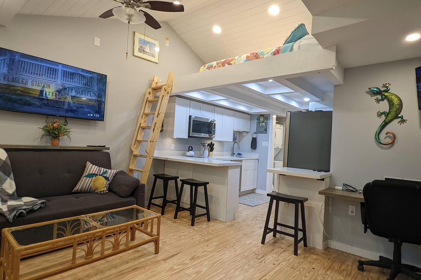 Old Town Gated Studio, Great Location, Great Value