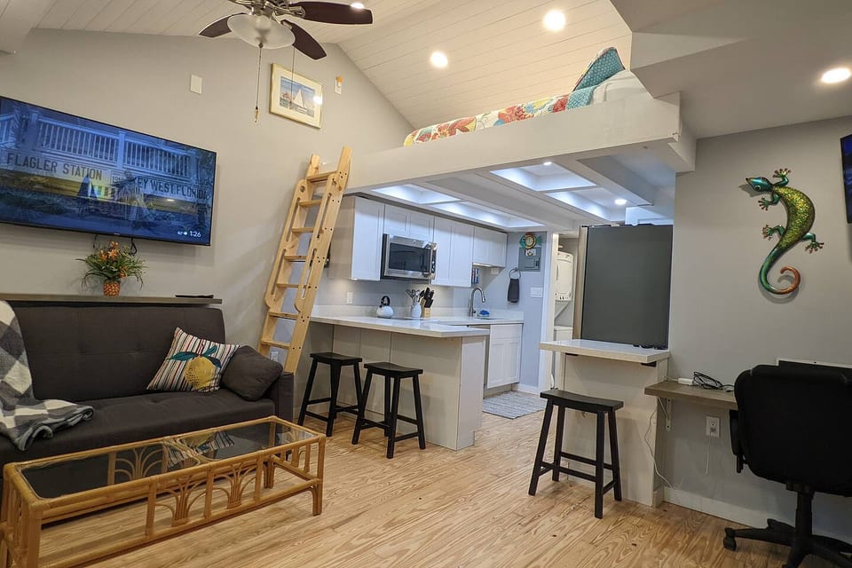 Old Town Gated Studio, Great Location, Great Value - Key West