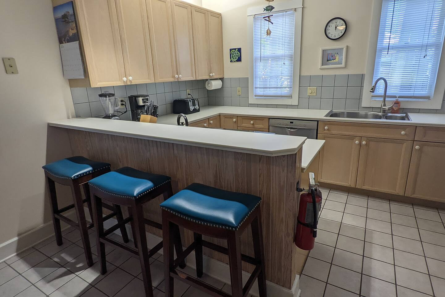 Breakfast bar Kittyhouse on Catherine, Tropical Pool, Parking