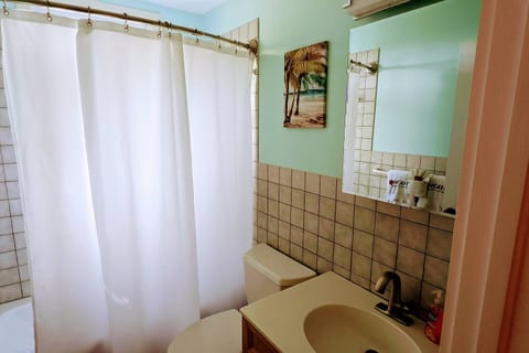 Kittyhouse on Catherine, Tropical Pool, Parking
