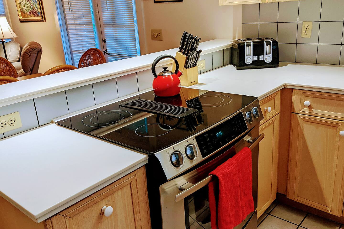 full kitchen Kittyhouse on Catherine, Tropical Pool, Parking