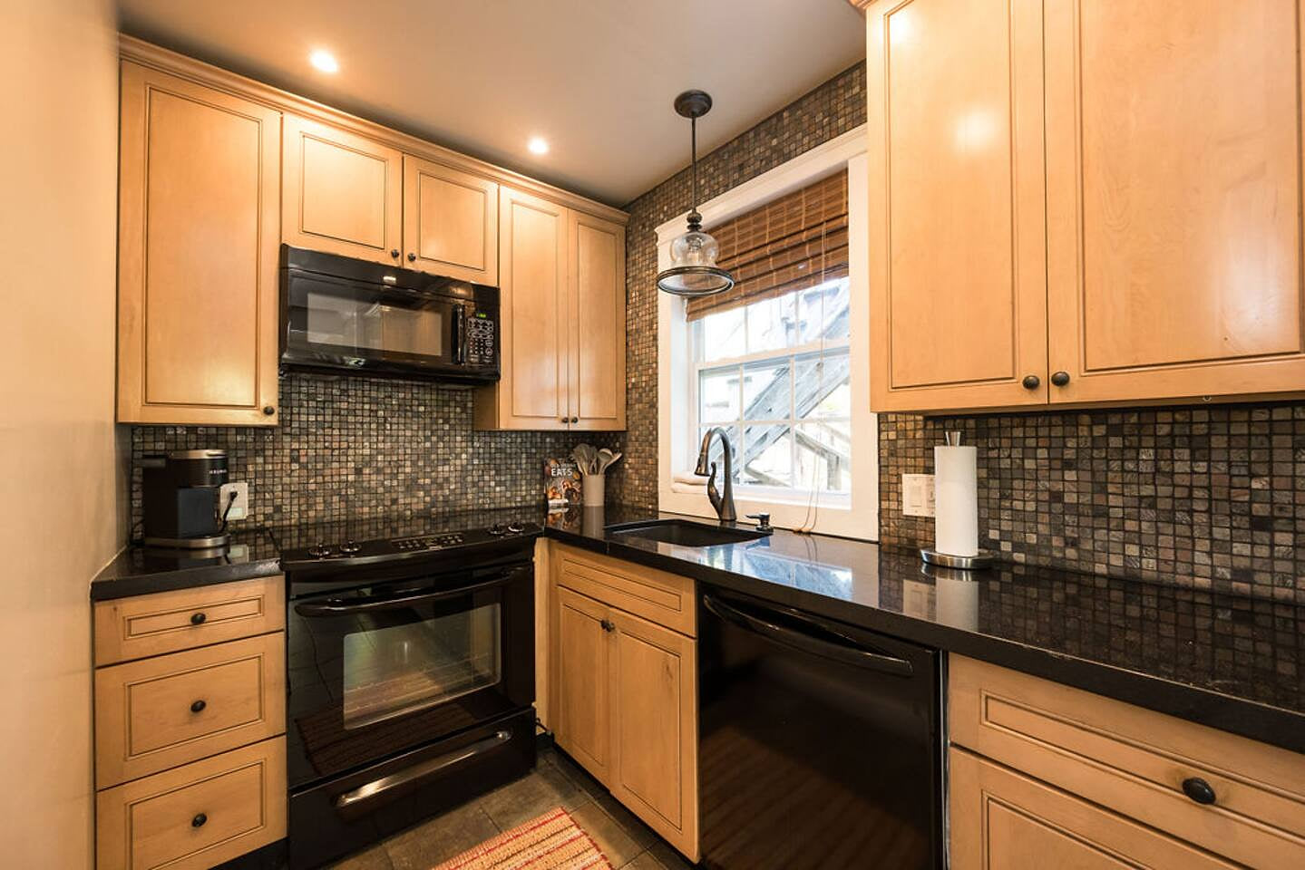 Coral Palms 1BR/King/Queen, Pool, block to Duval