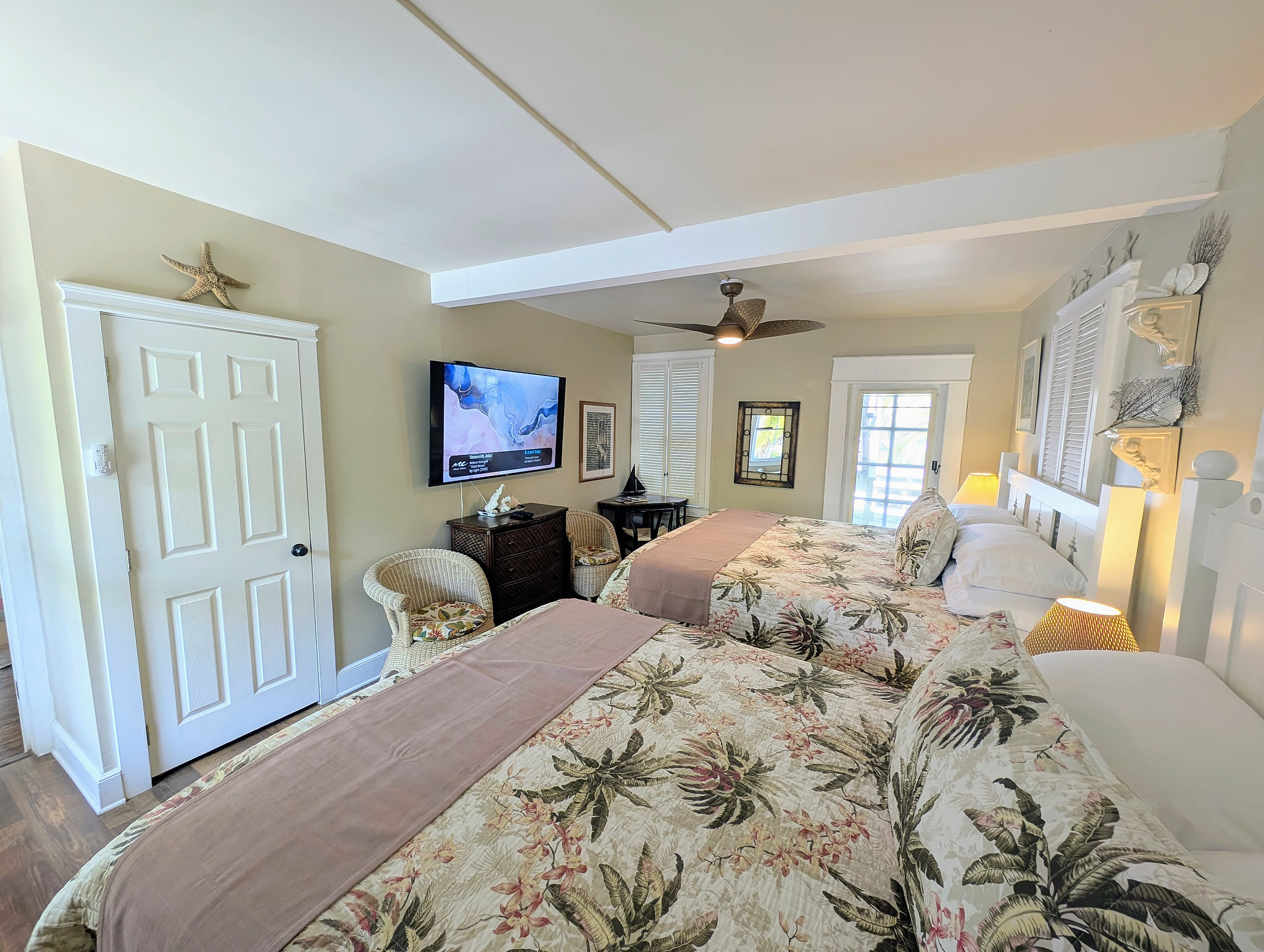 Coral Palms 1BR/King/Queen, Pool, block to Duval