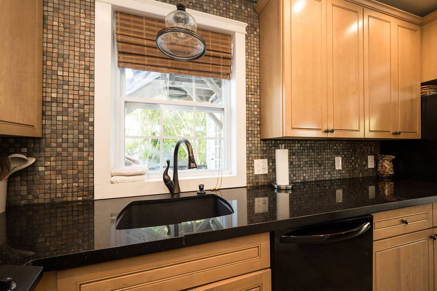 Coral Palms 1BR/King/Queen, Pool, block to Duval