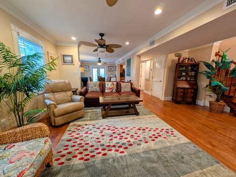 Cockhouse 3BR/3BA Privt Pool/Parking/Pets Old Town