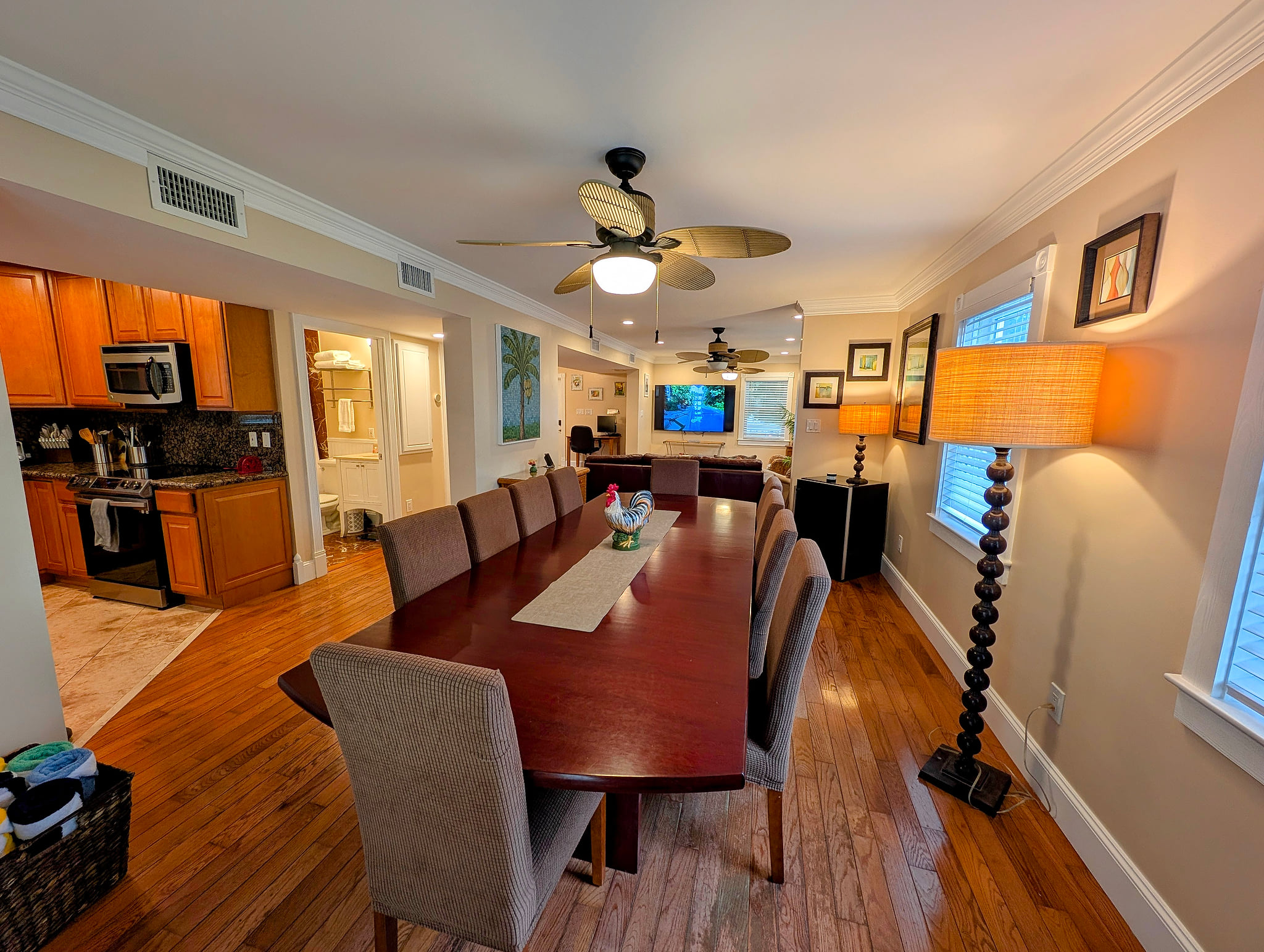 Open-plan dining for 10 off kitchen with hardwood floors