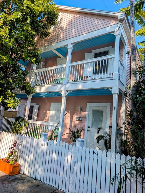 Cockhouse 3BR/3BA Privt Pool/Parking/Pets Old Town